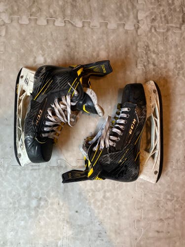 Used CCM Wide Width Size 9 Super Tacks Hockey Skates