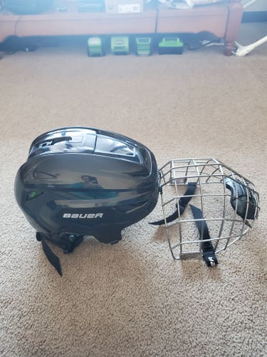 Used Medium Bauer Hyperlite Helmet