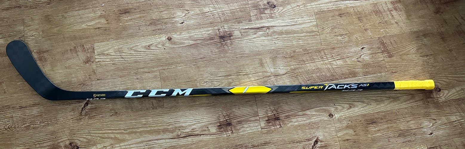 Senior Right Handed P29 Pro Stock Super Tacks AS1 Hockey Stick