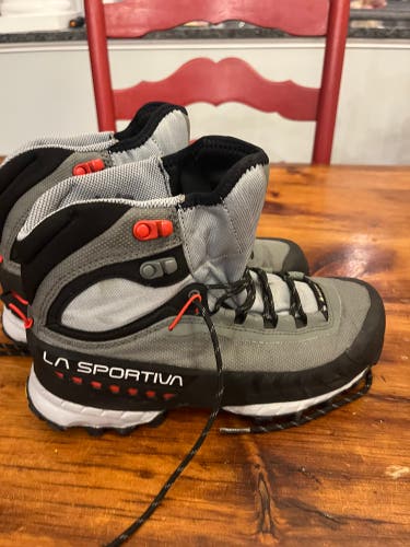 La Sportiva Hiking Boots waterproof Gore Tex 7.5