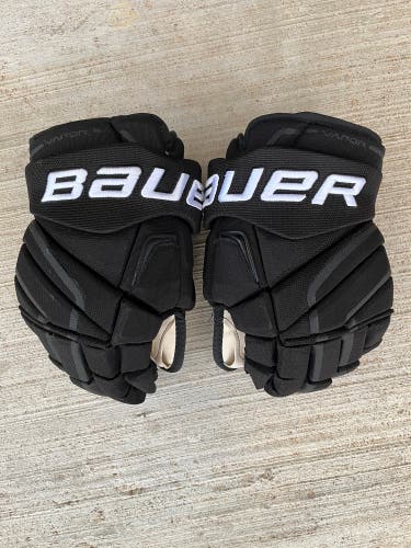 BARELY USED Bauer 14" Vapor APX2 Pro Gloves