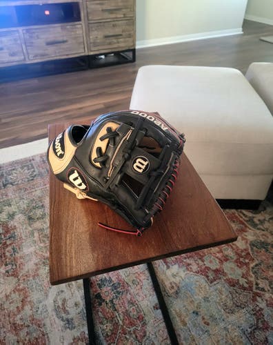 Used Wilson Right Hand Throw Infield DP15 A2000 Baseball Glove 11.5"