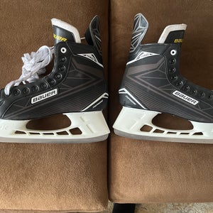 Senior Bauer Regular Width  Size 12 Supreme S140 Hockey Skates