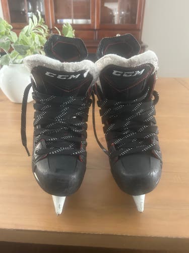 Used CCM Regular Width Size 2.5 JetSpeed XTRA PRO Hockey Skates