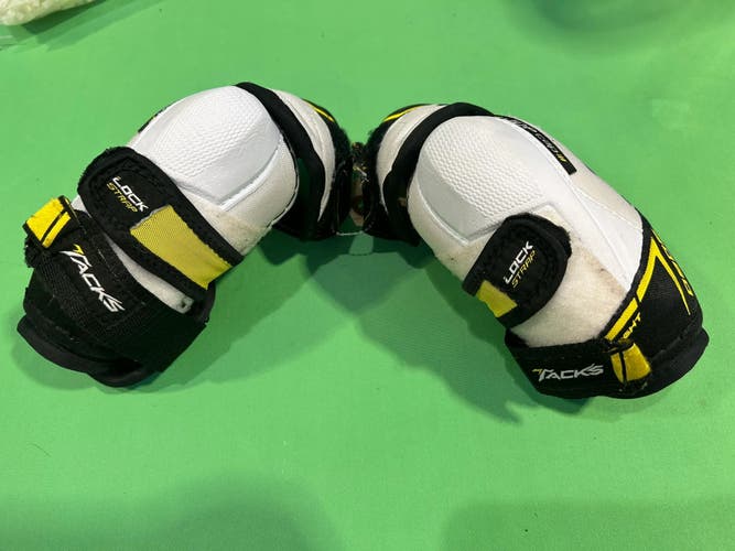 Used Small CCM Tacks 9060 Elbow Pads