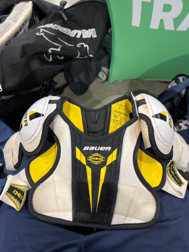 Used Youth Small Bauer Shoulder Pads