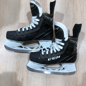 Used Junior CCM Super Tacks 9350 Hockey Skates (Regular) - Size: 1.0