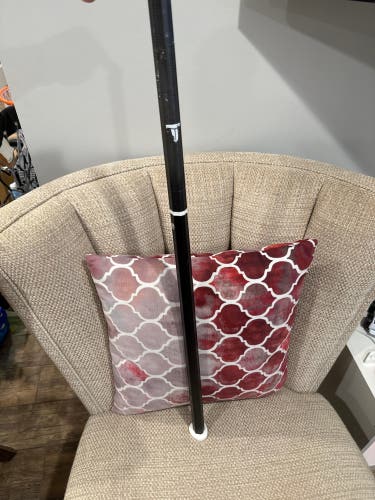 Throne lacrosse rift system shaft