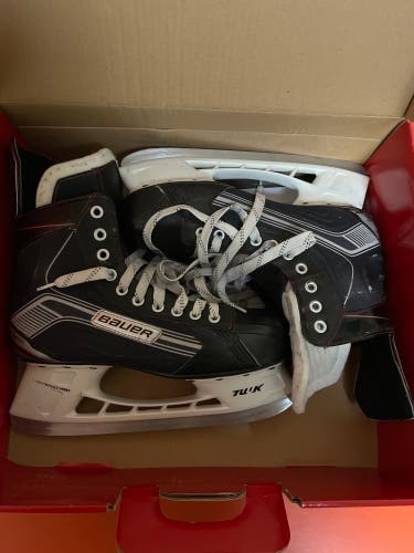 Used Bauer Regular Width Size 9 Vapor X300 Hockey Skates