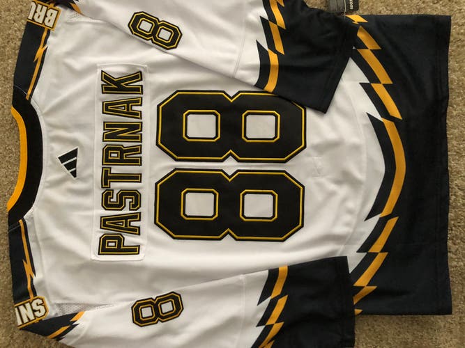 BOSTON BRUINS REVERSE RETRO 2.0 HOCKEY JERSEY D. Pastrnak