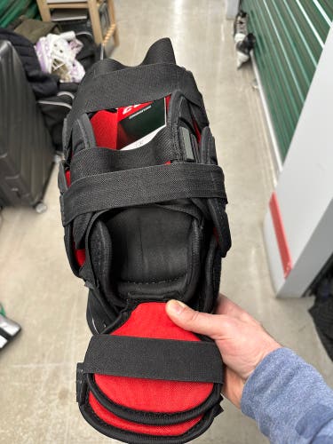 CCM KP 1.9 Goalie Knee Pads