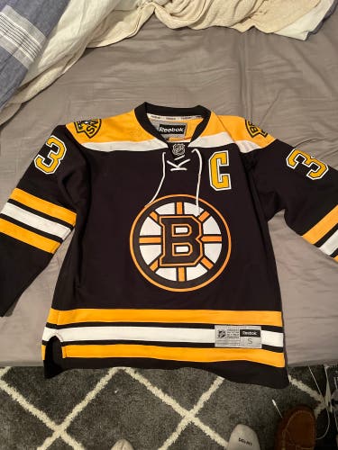 Bruins hockey jersey