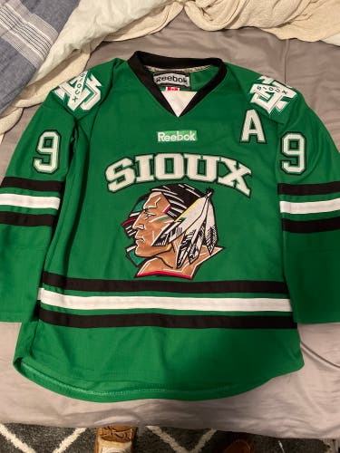 ND hockey jersey