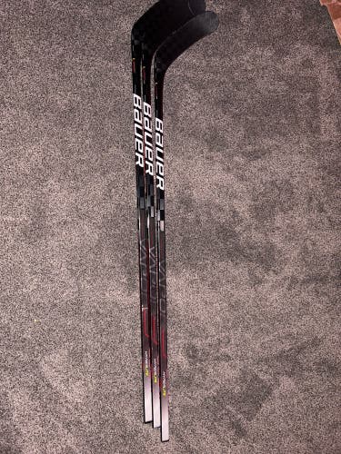 Intermediate Right Handed P92M Pro Stock Vapor Hyperlite Hockey Stick