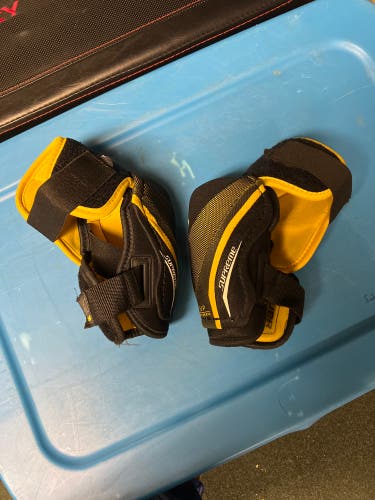 Used Small Bauer  Supreme 170 Elbow Pads