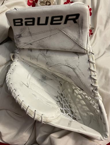Sr. Bauer Reactor 7000 Goalie Glove