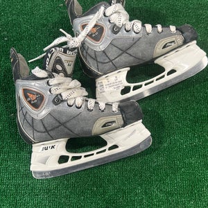 CCM Vector 6.0 Hockey Skates | Junior 2.5