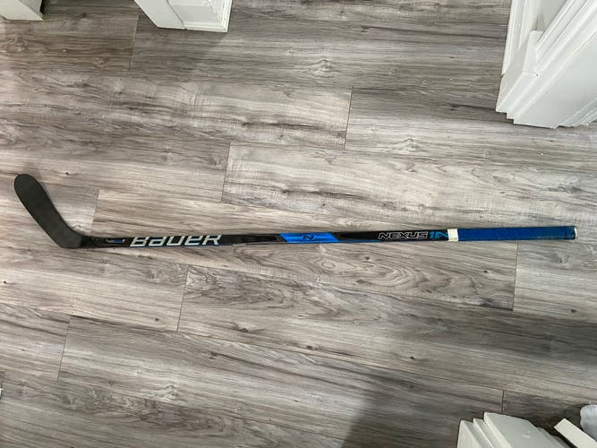 Senior Right Handed P28 77 Flex Bauer Nexus 1N Hockey Stick