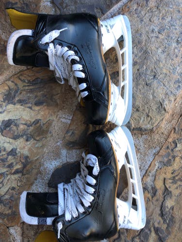 Used Bauer Size 6.5 Supreme Hockey Skates