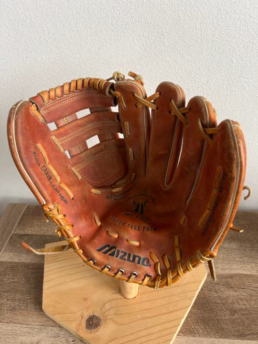 Mizuno MZ1310 RHT Baseball Glove