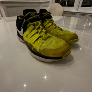 Nike Zoom Tennis Shoes (7.0 Mens)