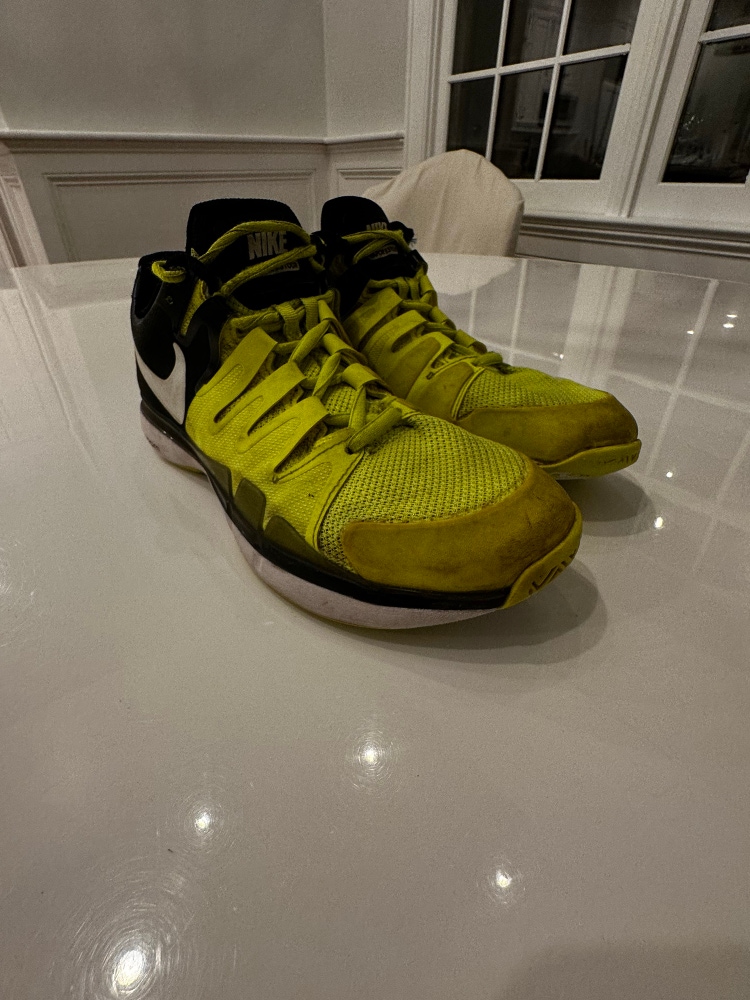 Nike Zoom Tennis Shoes (7.0 Mens)