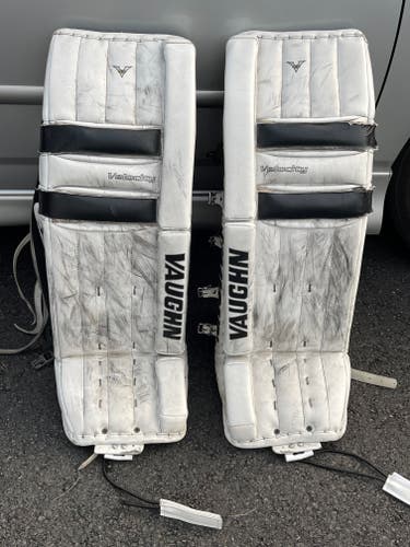 Used 34" + 1 Vaughn Velocity V5 Goalie Leg Pads (Senior)