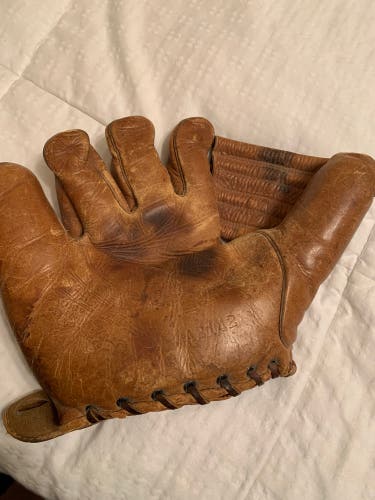 Wilson vintage A2142 baseball glove