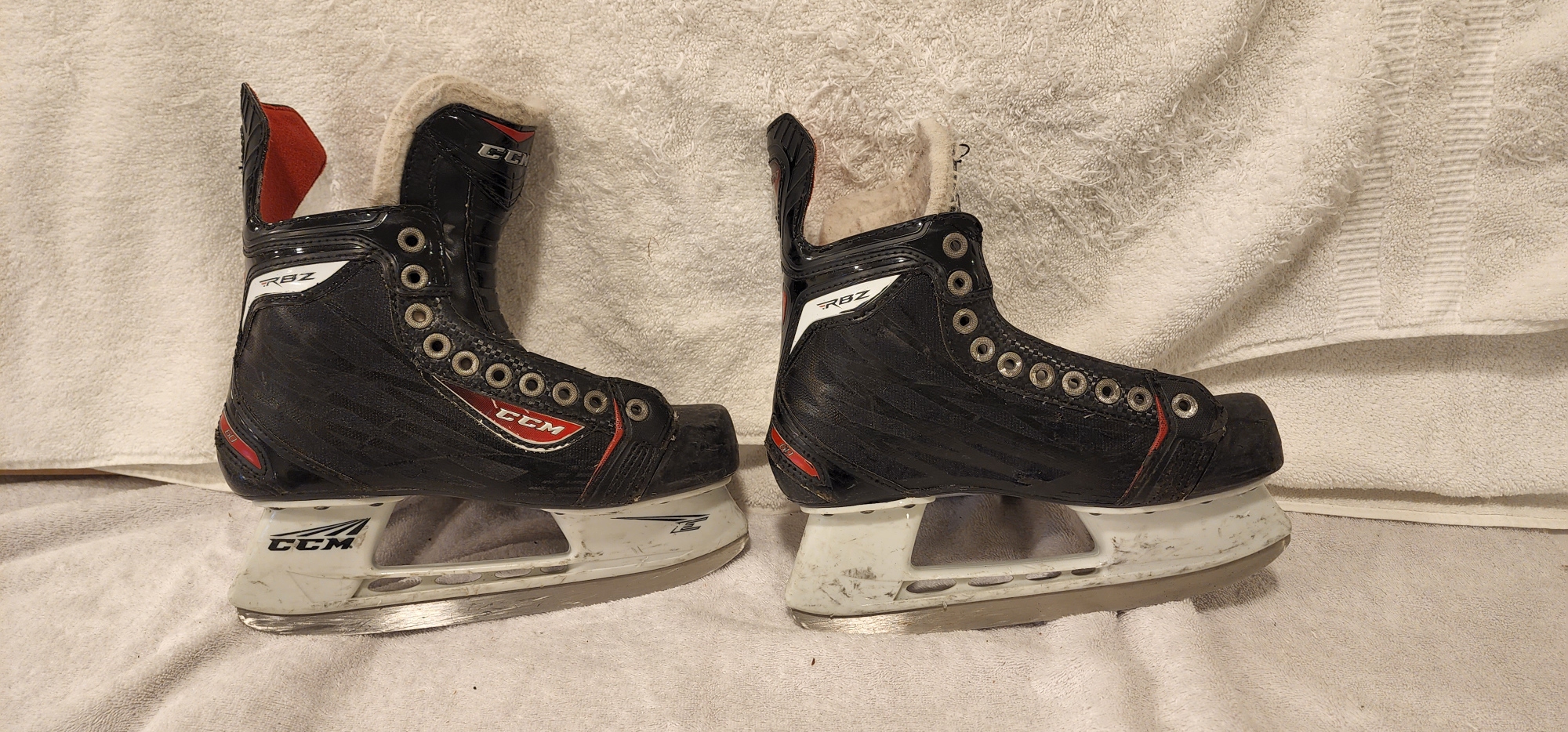 Youth Used CCM RBZ Hockey Skates Regular Width Size 4