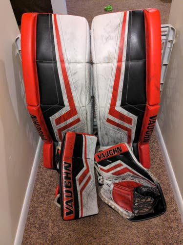 Used 33" Vaughn Regular Pro V Elite Carbon Goalie Full Set