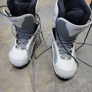 Used Morrow Wns Wildflower Boots Senior 10 Women's Snowboard Boots