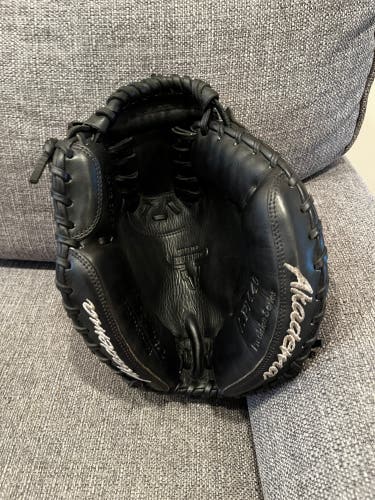 Right Hand Throw 33.5" Catcher's Glove