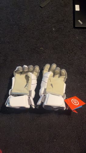New Player's Warrior Medium Evo Lacrosse Gloves