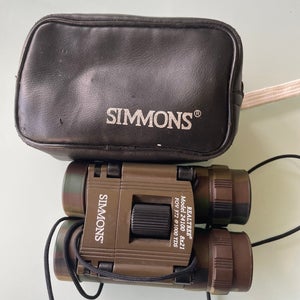 Simmons realtree binoculars 24100     8 X 21.  With protection bag