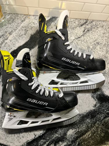 New Bauer  Size 7.5 Supreme M4 Hockey Skates