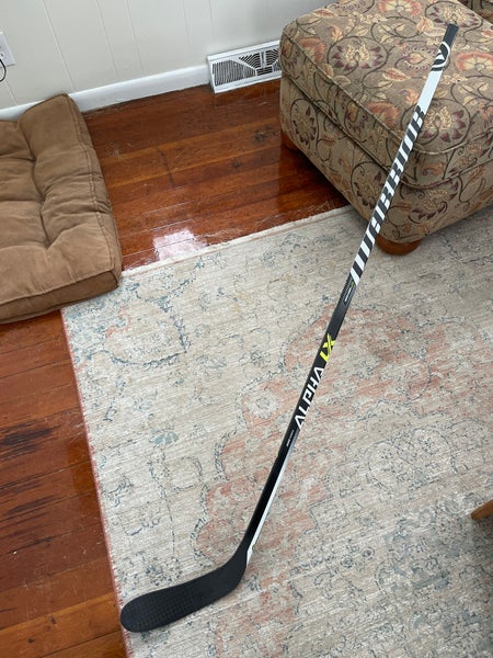 Senior Right Handed P28 Alpha LXT Hockey Stick
