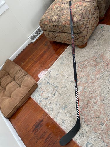 Senior Right Handed P28  QRE Pro Team Hockey Stick