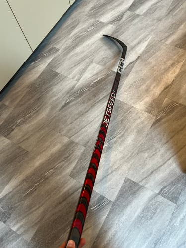 Junior Right Handed P28  JetSpeed FT5 Pro Hockey Stick