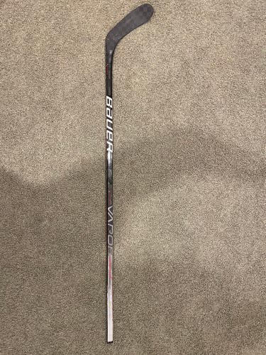 Senior Right Handed P28  Vapor Hyperlite Hockey Stick