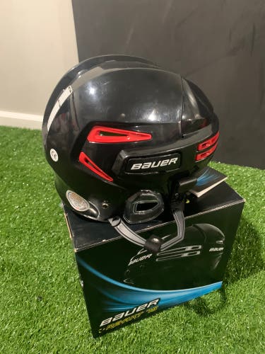 New Large Bauer  Re-Akt 75 Helmet
