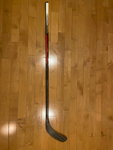 Intermediate Right Handed P92 Pro Stock Vapor Hyperlite Hockey Stick