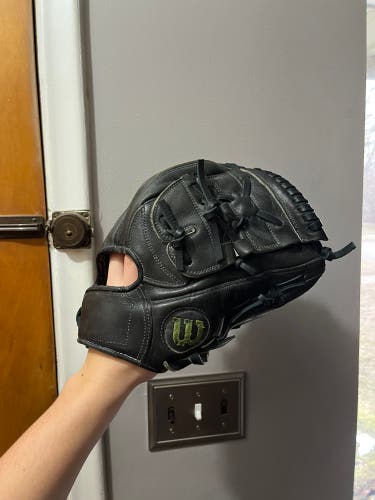 Used Pitcher's 11.75" A2000 Baseball Glove
