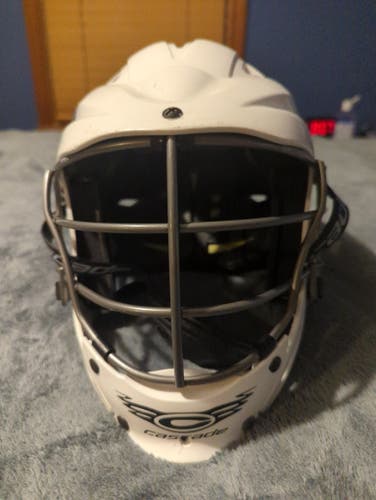 Used Player's Cascade CS-R Youth Helmet