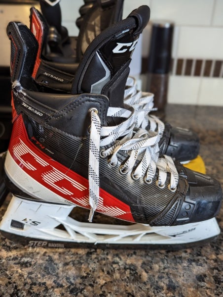 Used CCM Regular Width Pro Stock Size 8.5 JetSpeed FT4 Pro Hockey Skates