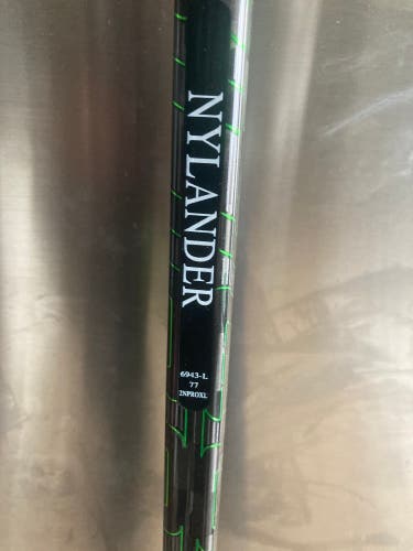 Senior Right Handed P14 Pro Stock Nexus 2N Pro XL Hockey Stick
