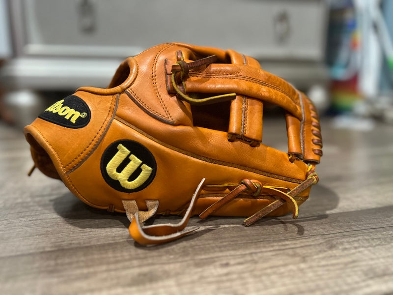 Used Right Hand Throw 11.75" A2000 Baseball Glove