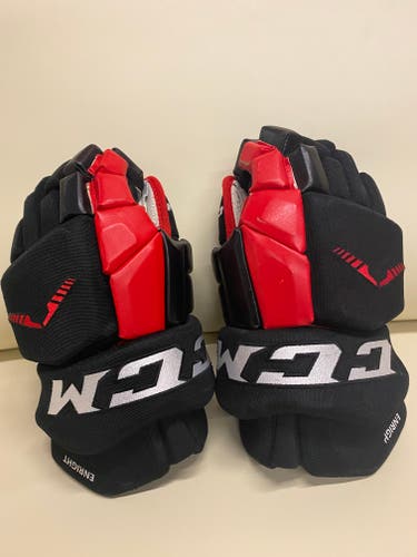 CCM HG42 PP Gloves :  Super Tacks : Pro Stock : Niagara Ice Dogs : Protective : Great Condition