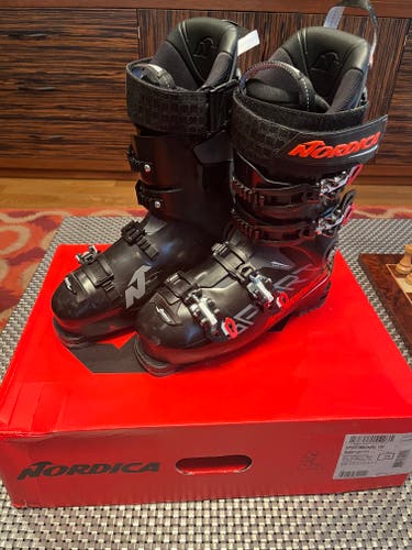 Barely Used Nordica SportMachine Ski Boots, Size 27.5, 130 Flex