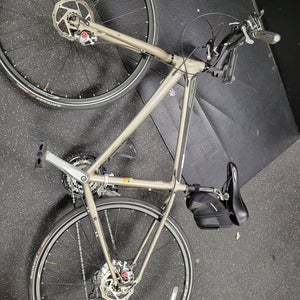 Used Trek Soho 43-47cm - 17-18" - Md Frame 27 Speed Men's Bikes