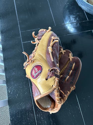 New Infield 11.5" AMG 1150 Baseball Glove